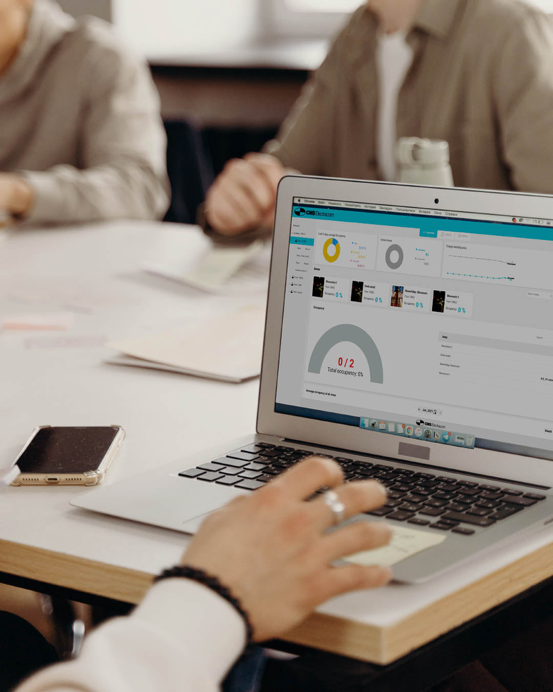 Engage Desk Booking - Howgroup