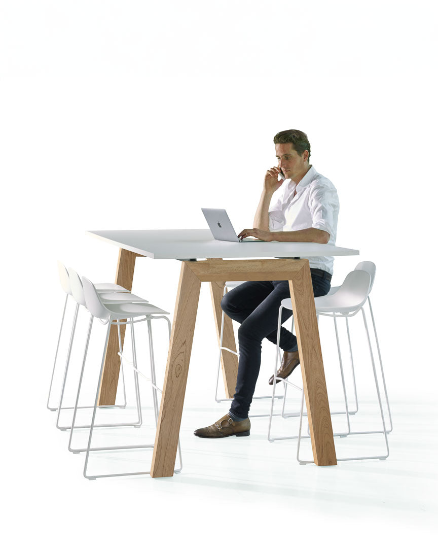 Hybrid Meeting Table - Howgroup