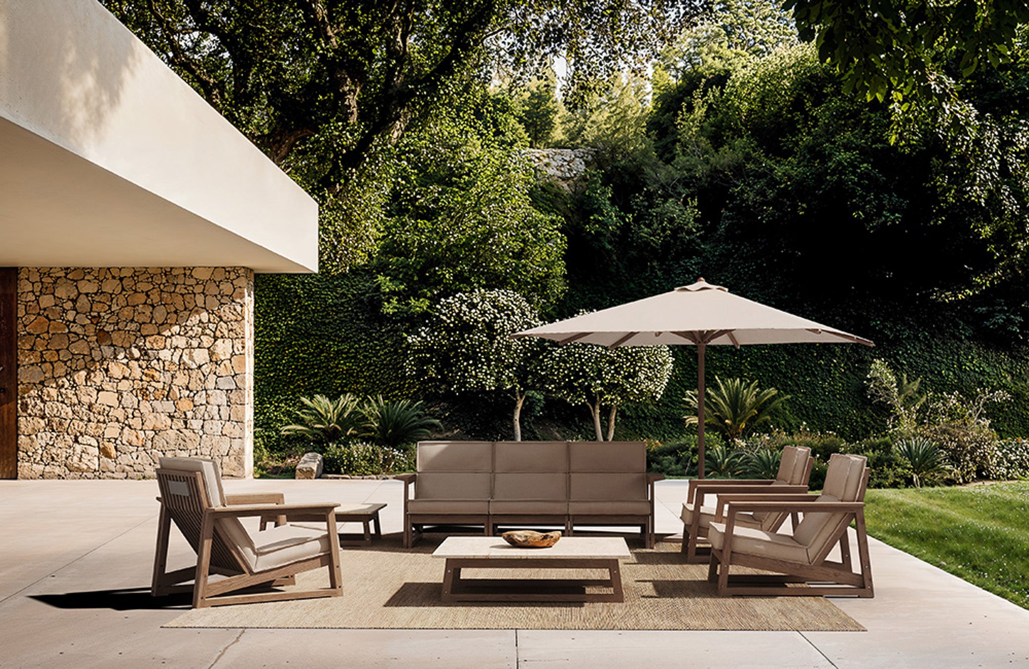 TanGuor Outdoor Table - HOW Group