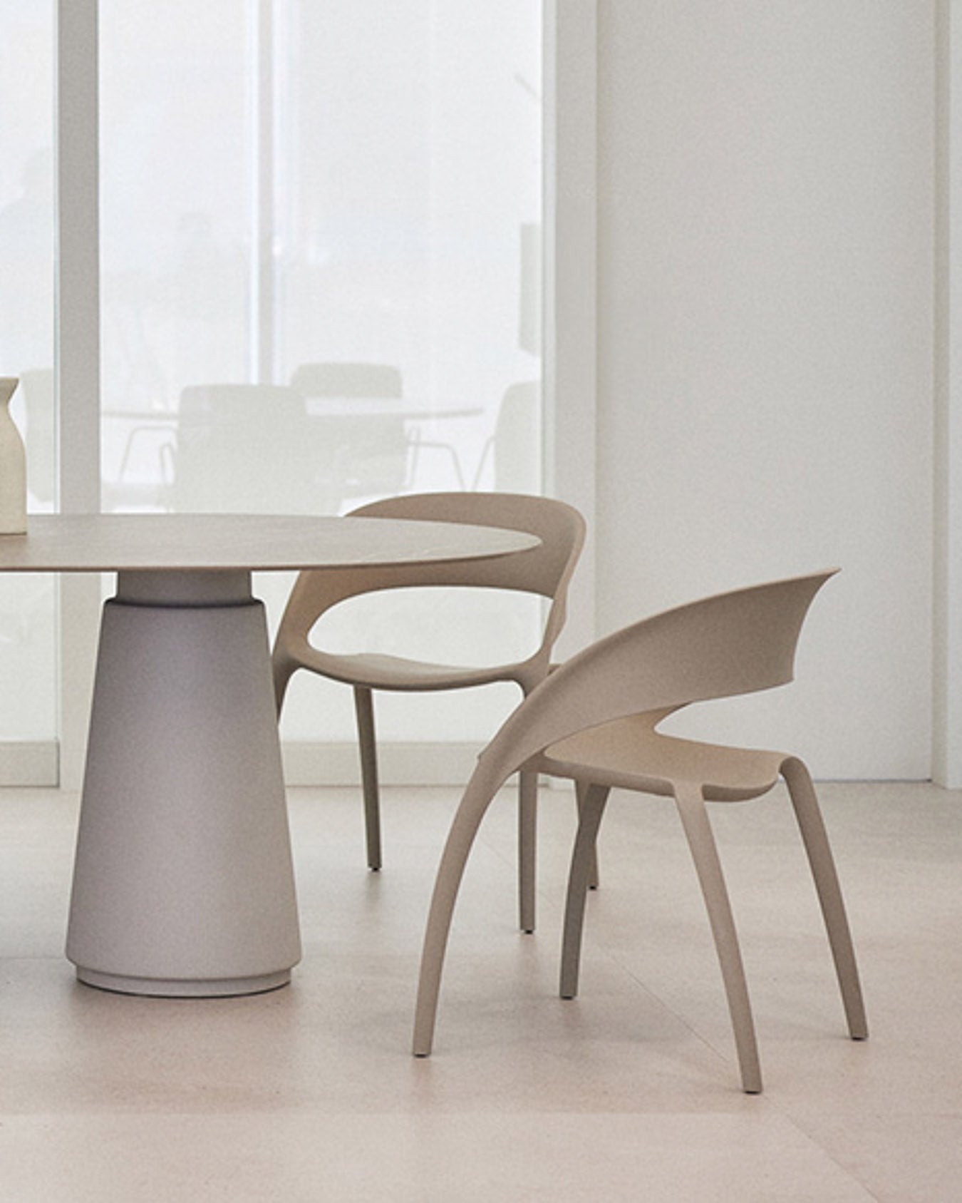 Bee Chair - HOW Group