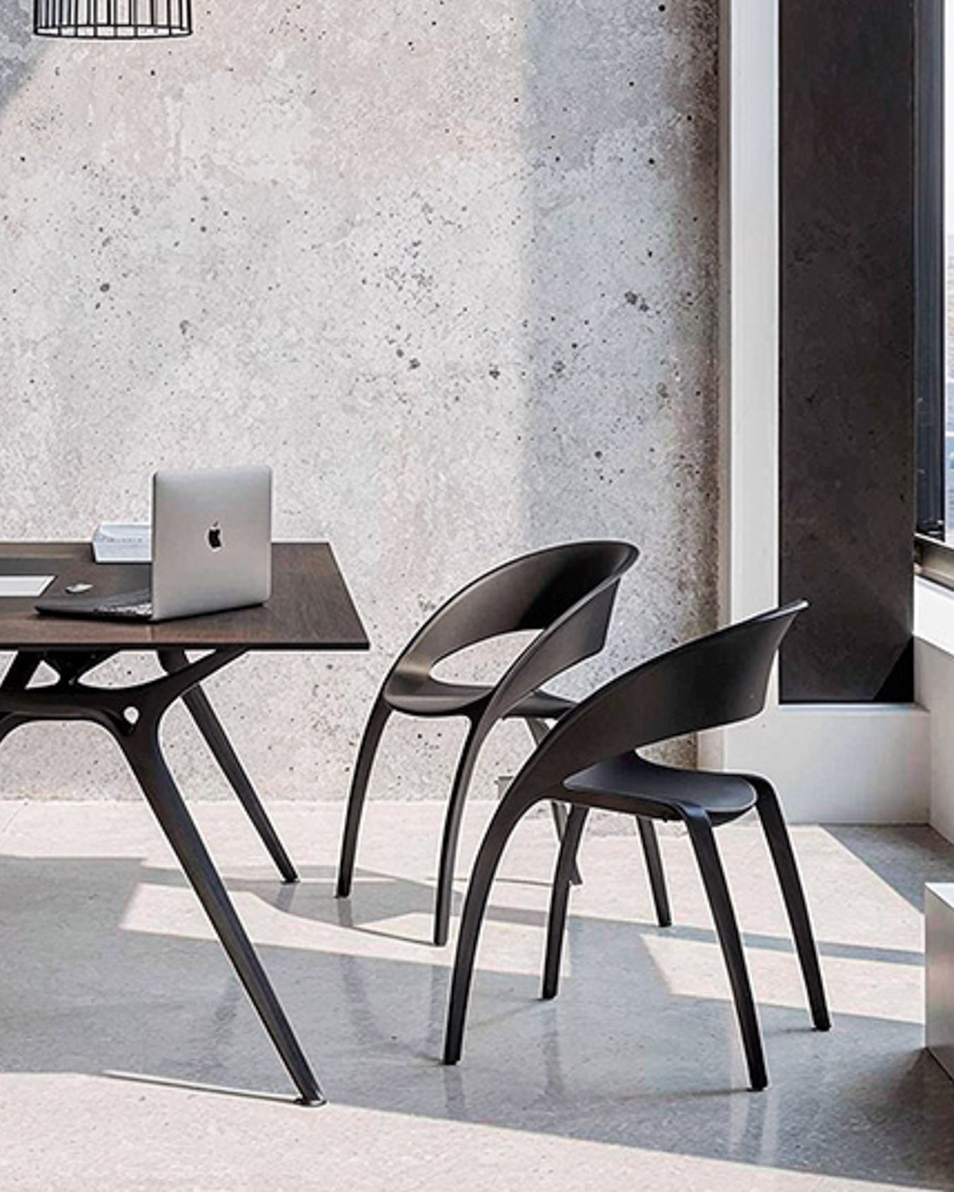 Bee Chair - HOW Group