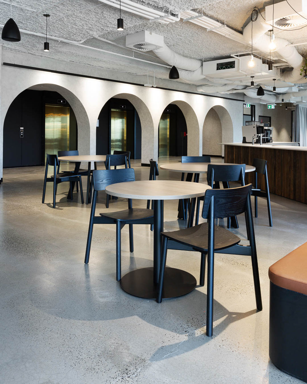 Disc Base Table - HOW Group