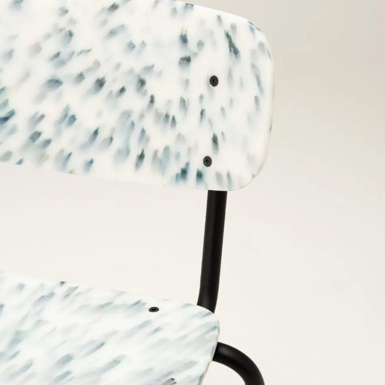Easypeasy Chair - HOW Group