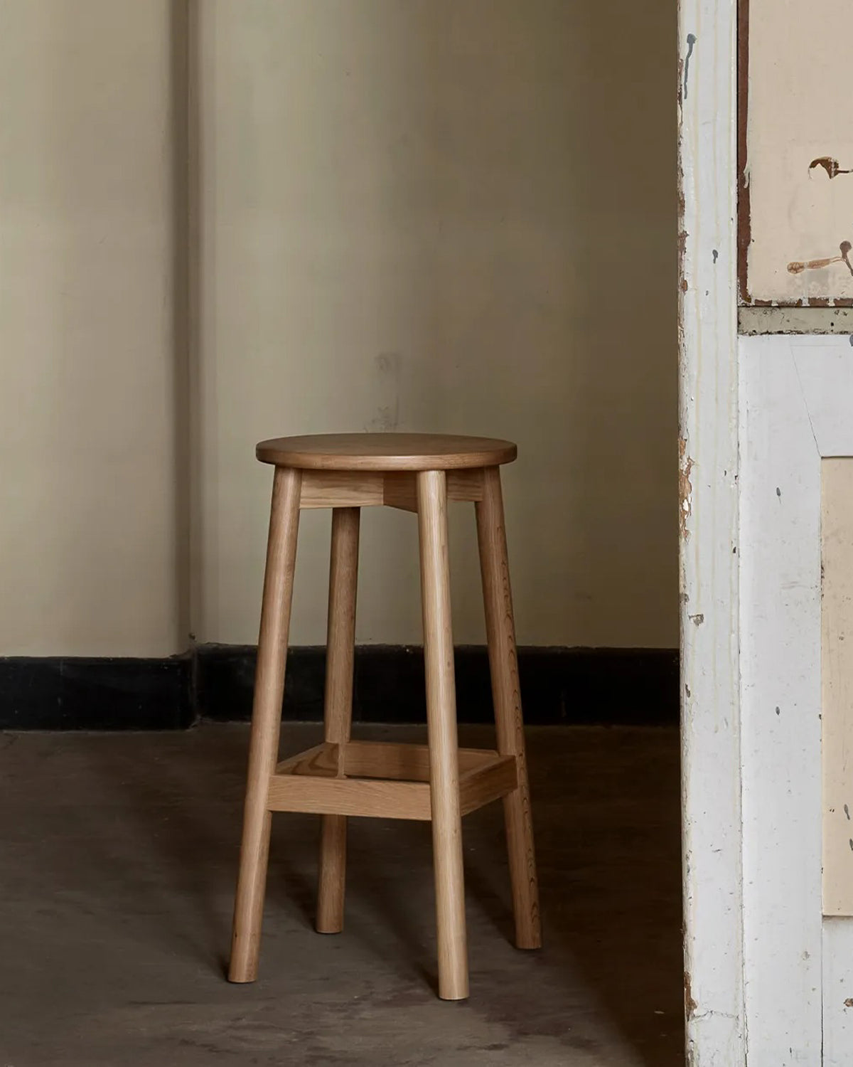 Fable Oak Stool - HOW Group