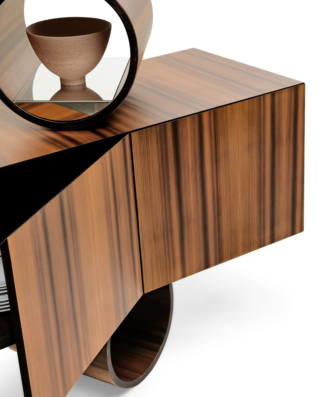 Guinone Sideboard - Howgroup