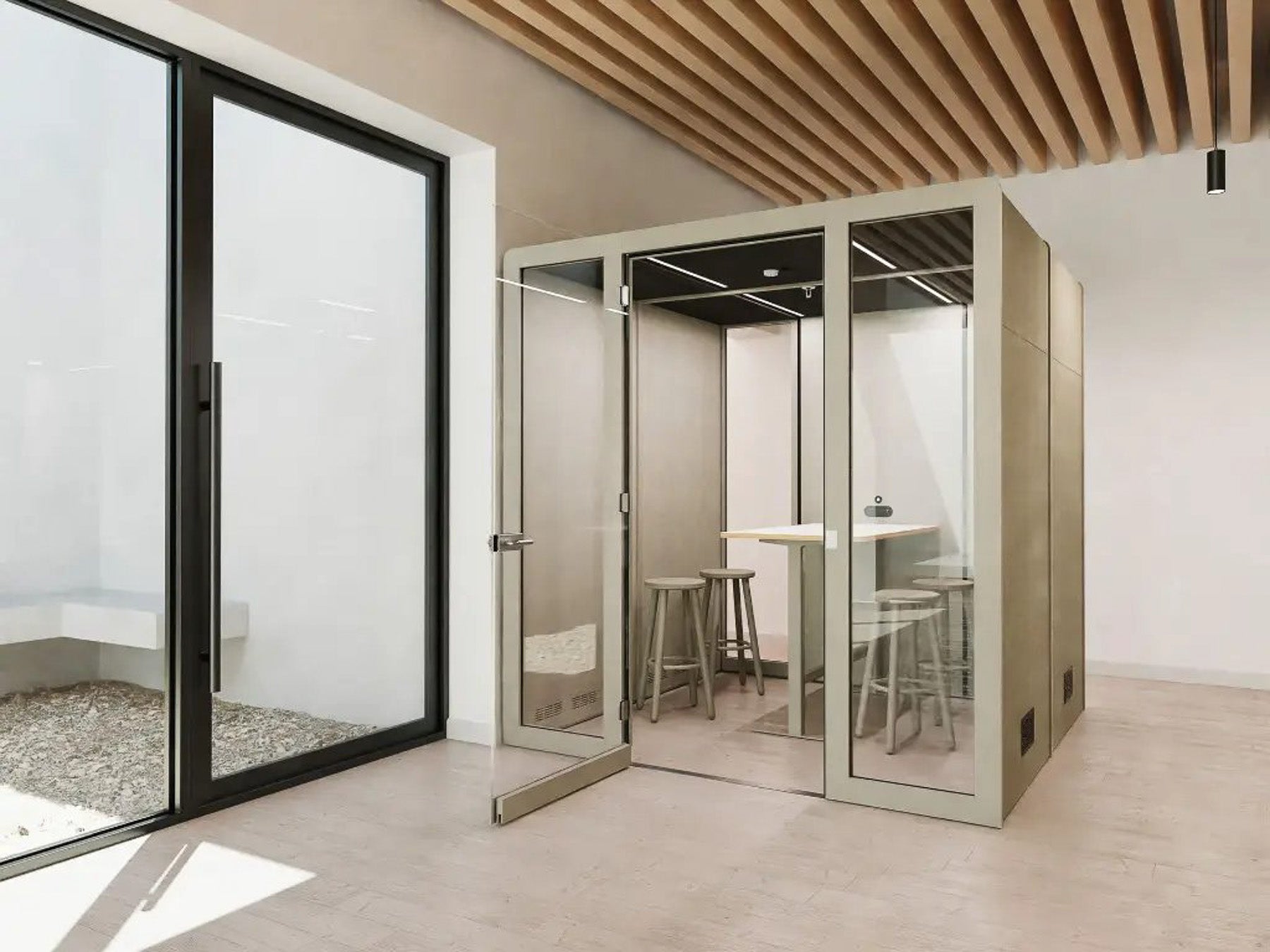 Highrise 2424 Booth - HOW Group