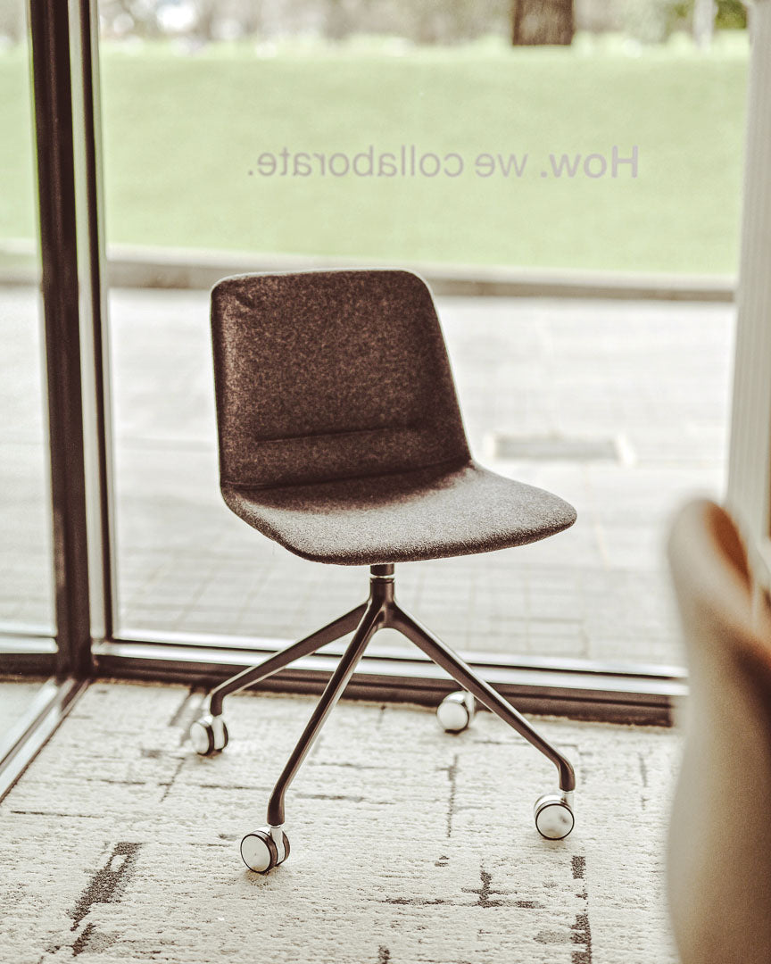 Unica Chair - Howgroup